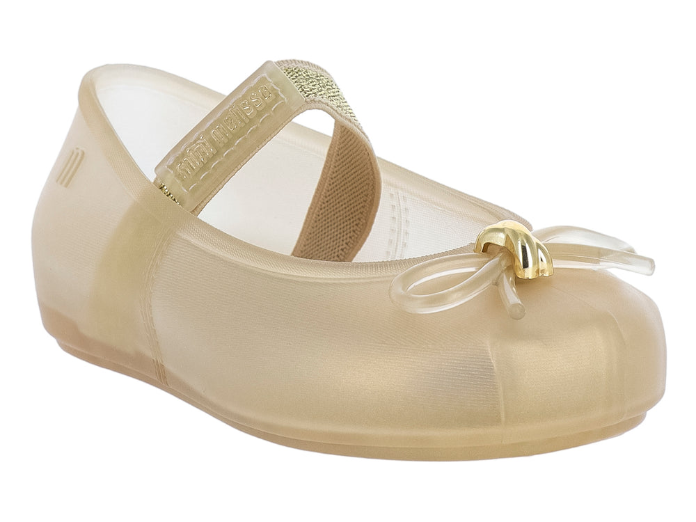 Zapato Mini Melissa modelo Sophie en color beige, con correa superior y detalle decorativo al frente.
