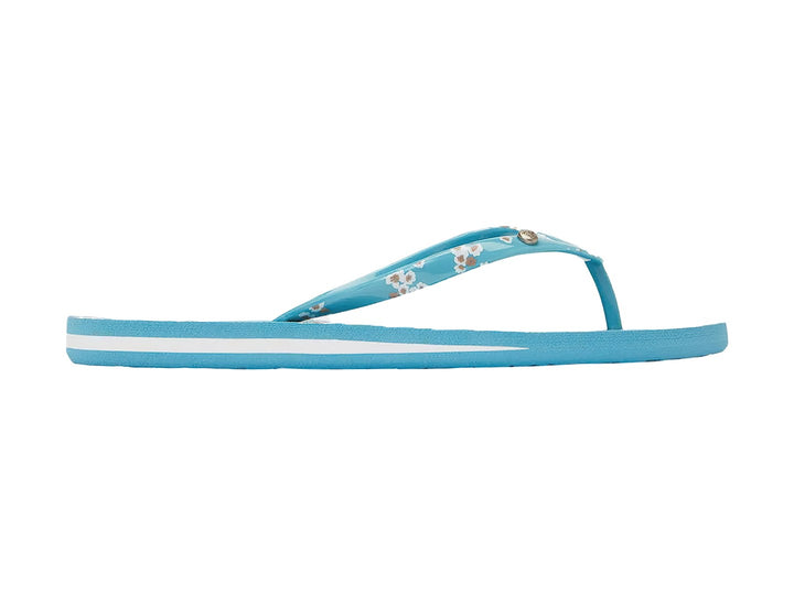 Sandalias tipo flip-flop color turquesa con tira estampada y detalle de línea blanca en la suela.