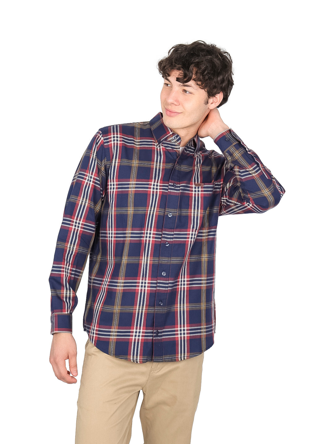 Hombre vistiendo camisa de manga larga color marino a cuadros de la marca LEE.