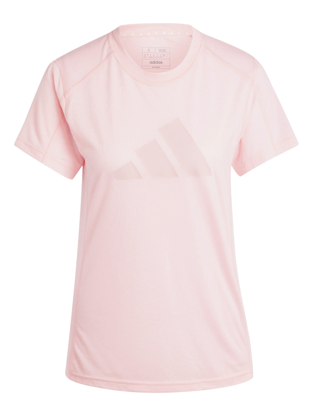 Mujer vistiendo playera de entrenamiento Adidas en color rosa claro con cuello redondo y manga corta.