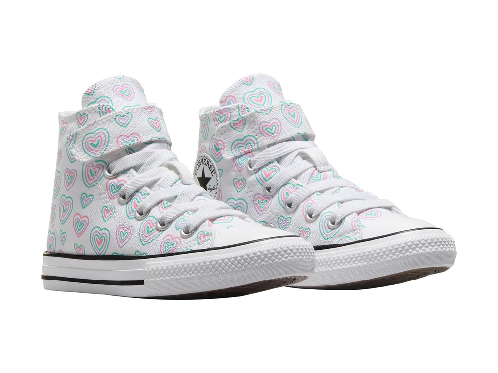 Tenis Converse blancos de bota alta con estampado de corazones en colores rosa y azul para niño o niña.