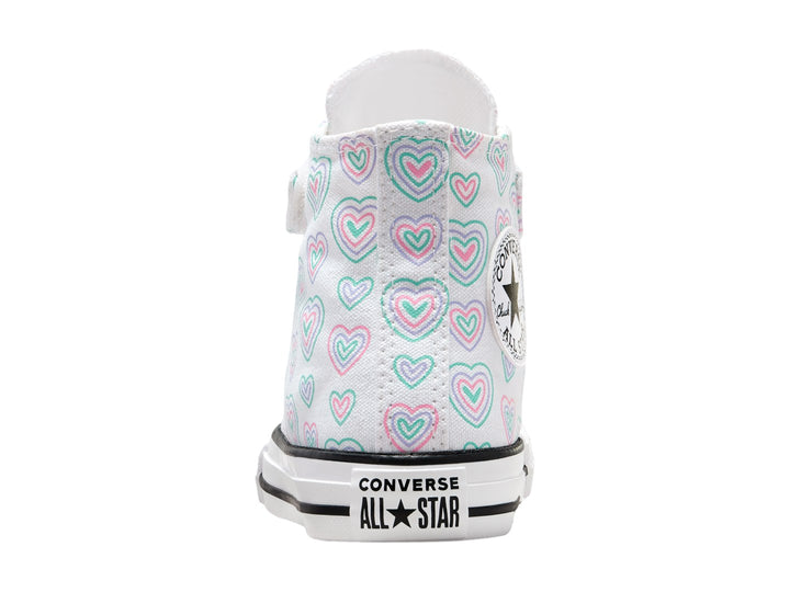 Tenis Converse blancos de bota alta con estampado de corazones en colores rosa y azul para niño o niña.