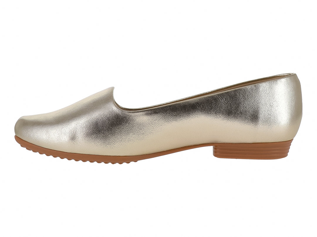 Zapato plano para Mujer de la marca Piccadilly en color dorado metálico con suela café.
