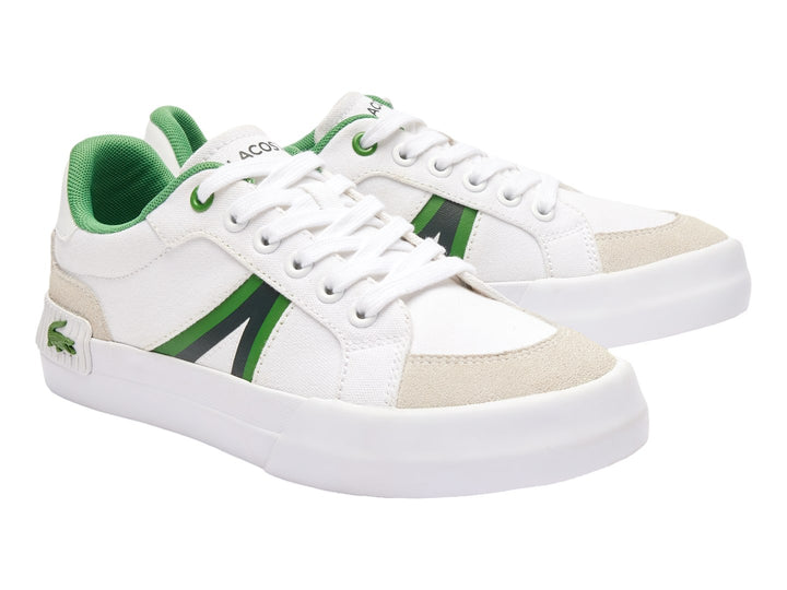 Tenis Lacoste blancos con detalles en verde y beige, suela blanca y cordones, para niños.