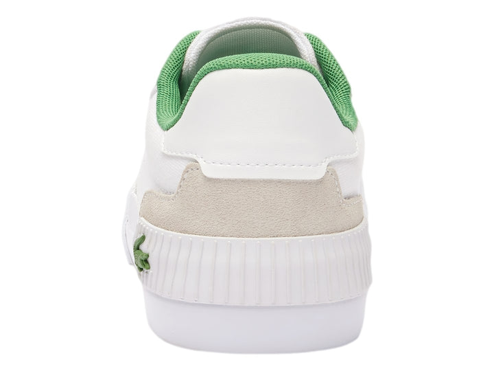 Tenis Lacoste blancos con detalles en verde y beige, suela blanca y cordones, para niños.