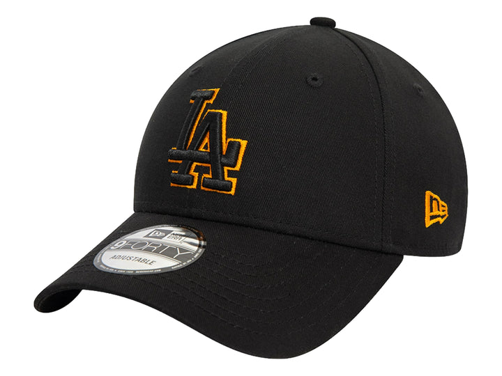 Gorra de béisbol New Era color negro con logo de Los Angeles Dodgers bordado en naranja y negro.