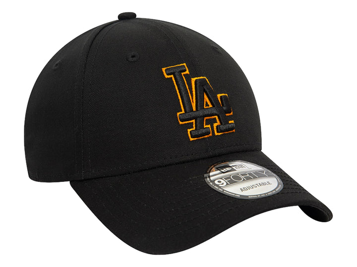 Gorra de béisbol New Era color negro con logo de Los Angeles Dodgers bordado en naranja y negro.