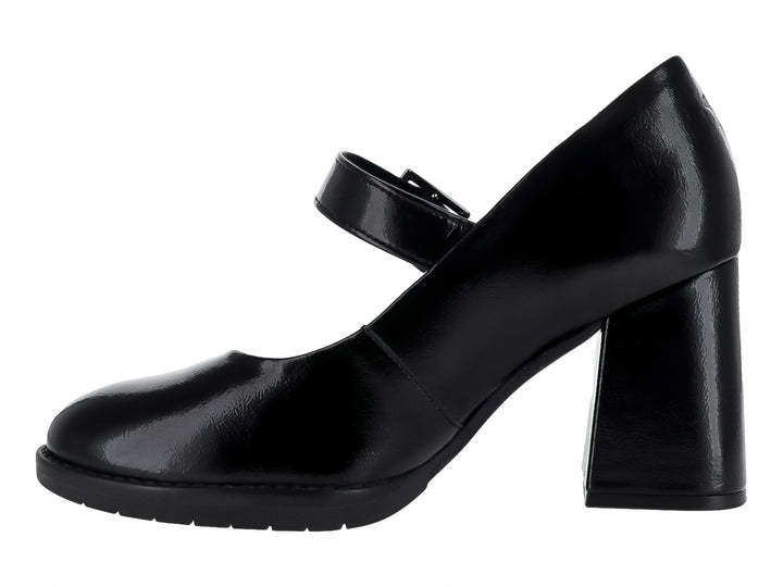 Zapato negro de tacón cuadrado y acabado brillante con correa ajustable sobre el empeine.
