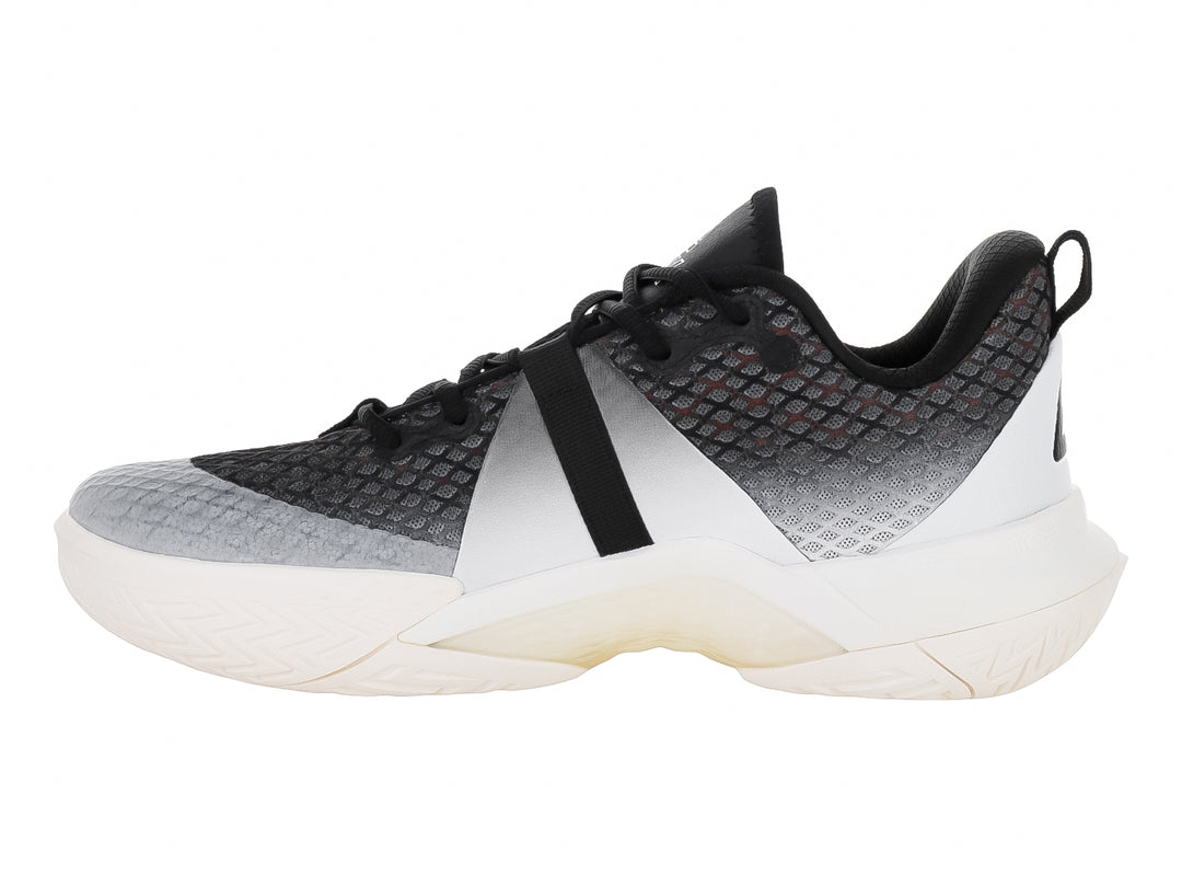 Tenis de baloncesto PEAK en colores blanco y negro con diseño moderno y suela blanca.
