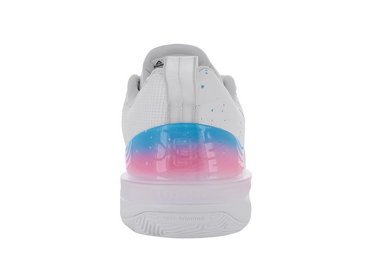 Tenis de baloncesto PEAK Taichi Big Triangle 3 en color blanco con detalles en rosa y azul.