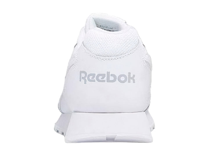 Tenis deportivos Reebok de color blanco con suela blanca y diseño clásico.