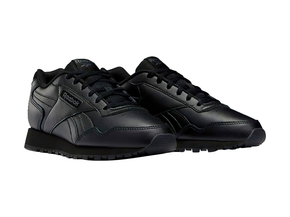 Tenis deportivos Reebok Glide 22 en color negro total con suela texturizada y agujetas negras.