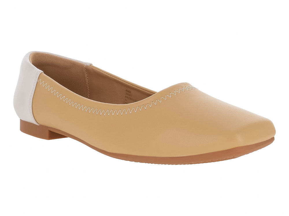 Zapatos planos para Mujer en colores beige y marfil con punta redonda y suela café.