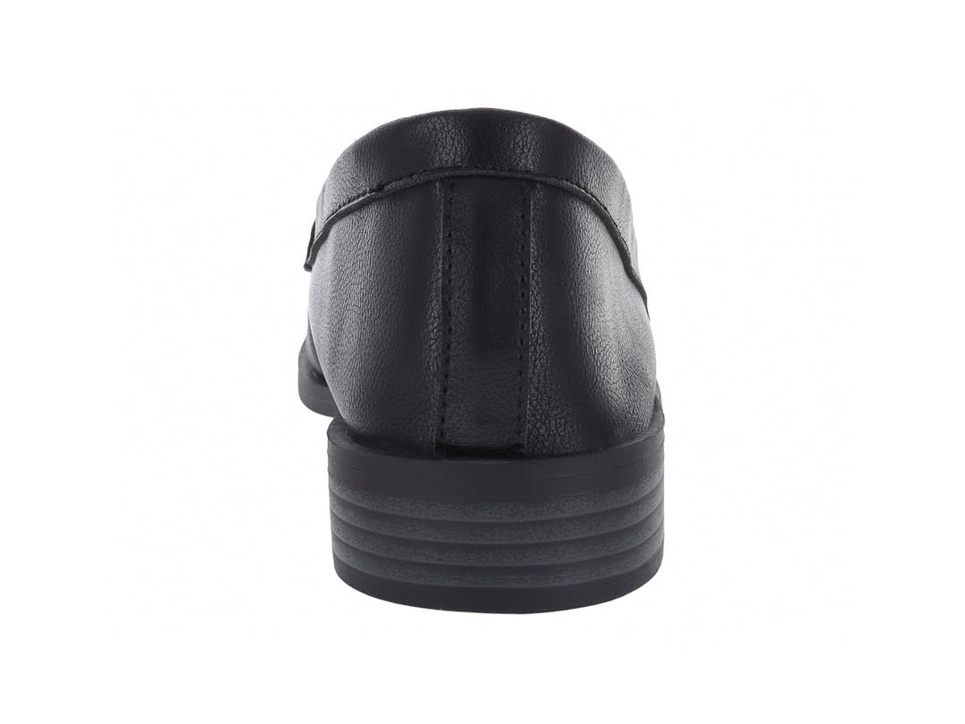 Zapato tipo mocasín color negro para mujer con detalle de borlas y herraje dorado en la parte superior.