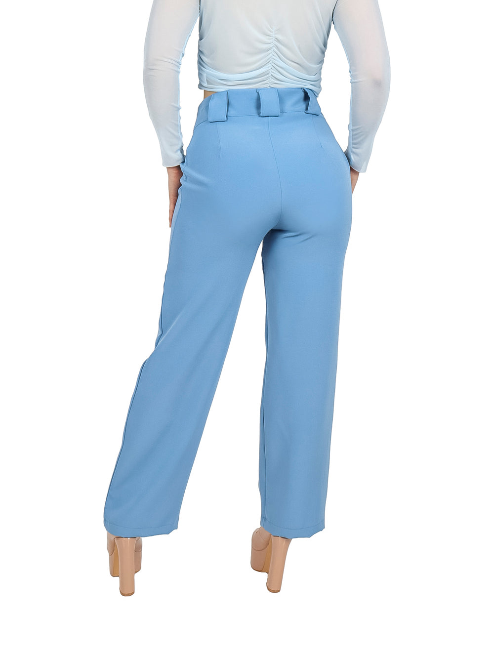 Pantalón recto de color azul denim para mujer con talle alto y corte clásico.