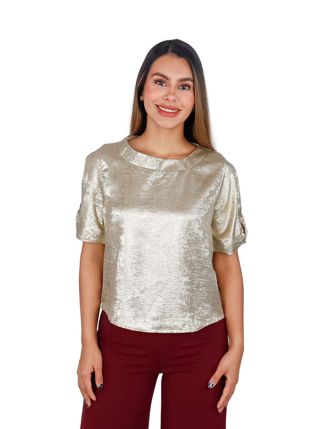 Blusa dorada metálica de manga corta y cuello redondo.