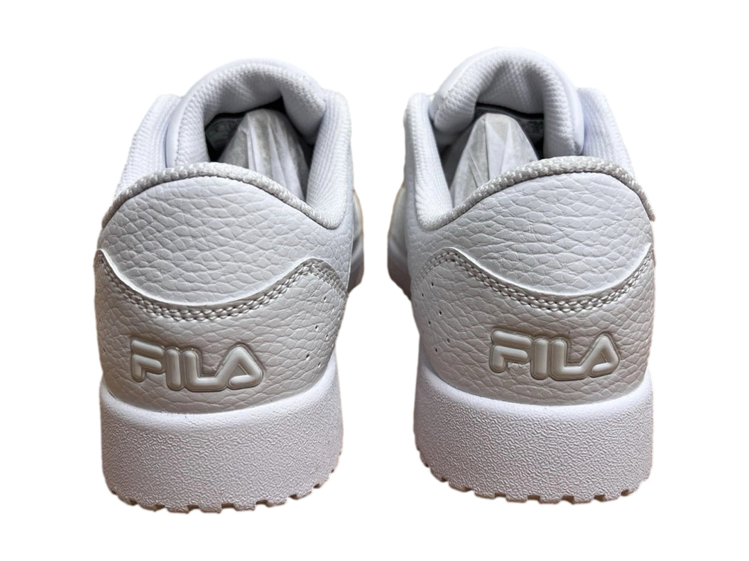 Tenis FILA Octavio Low color blanco con suela gruesa y acabado texturizado.