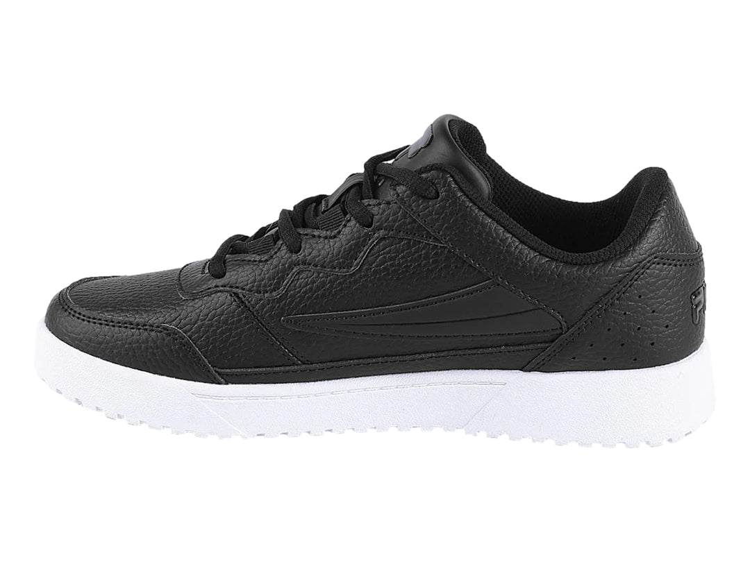 Tenis FILA Octavio Low color negro con suela blanca ancha y textura de cuero granulado.