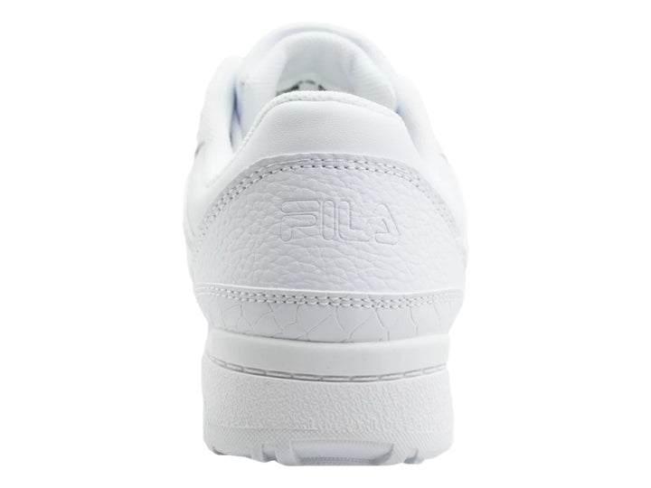 Tenis FILA Sutton East Low en color blanco total con suela blanca y textura granulada.