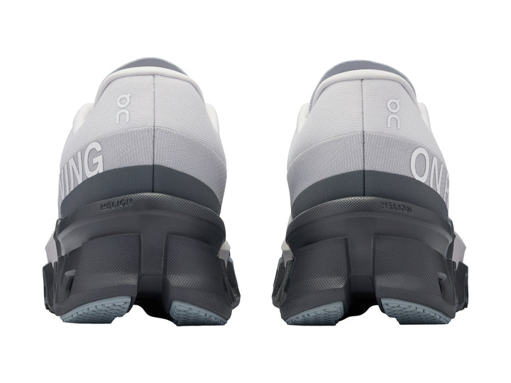 Tenis deportivos ON Cloudmonster 2 color Frost Rock con suela gris oscuro y malla gris claro.
