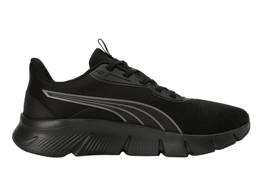 Tenis deportivos PUMA color negro con detalles en gris oscuro y suela flexible.