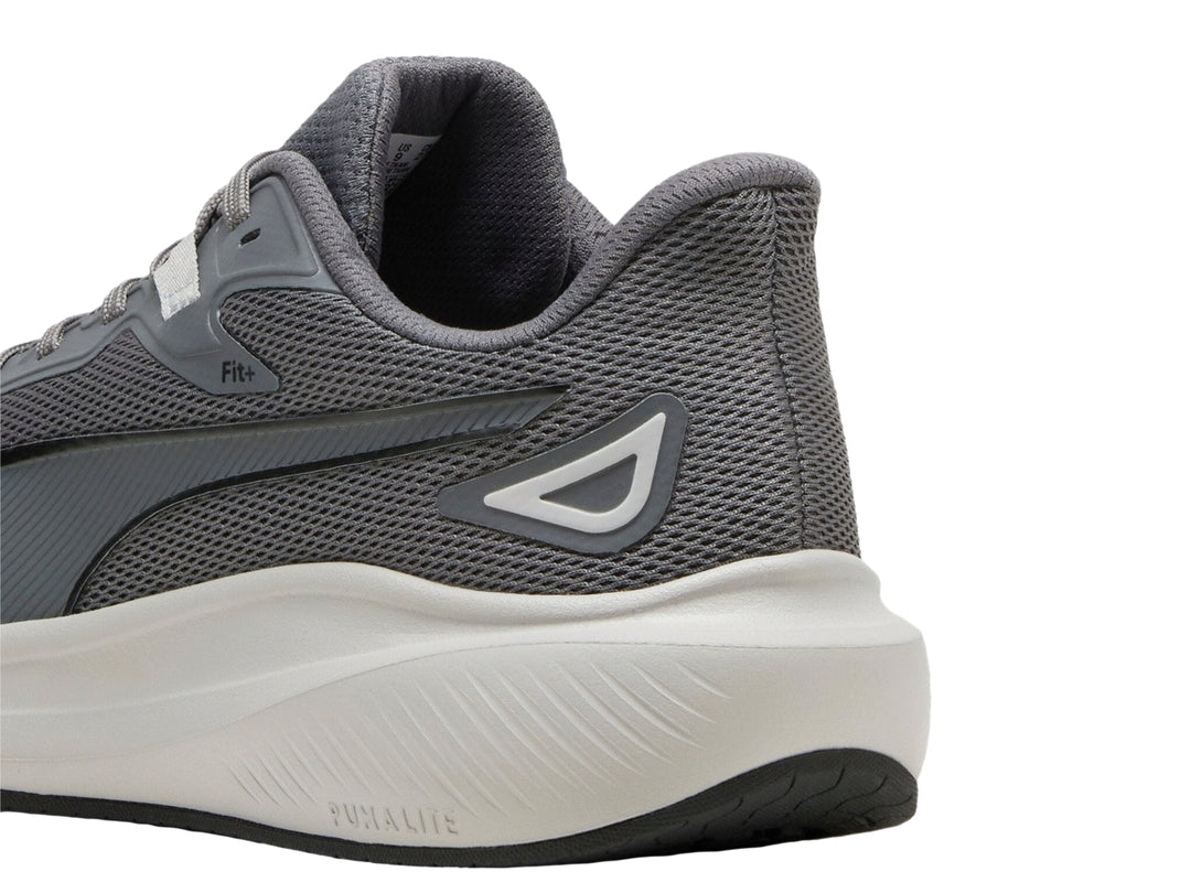 Tenis deportivos PUMA Skyrocket Lite en color gris oscuro y gris claro con suela blanca.