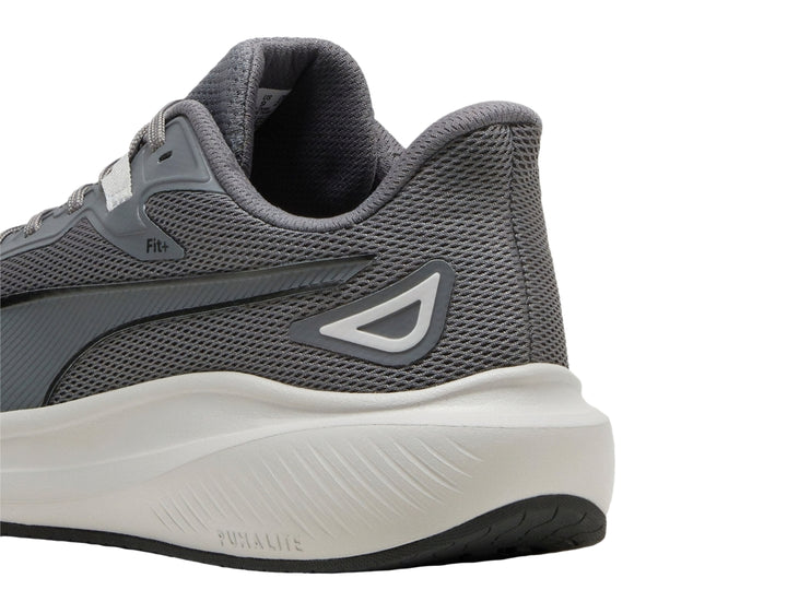 Tenis deportivos PUMA Skyrocket Lite en color gris oscuro y gris claro con suela blanca.