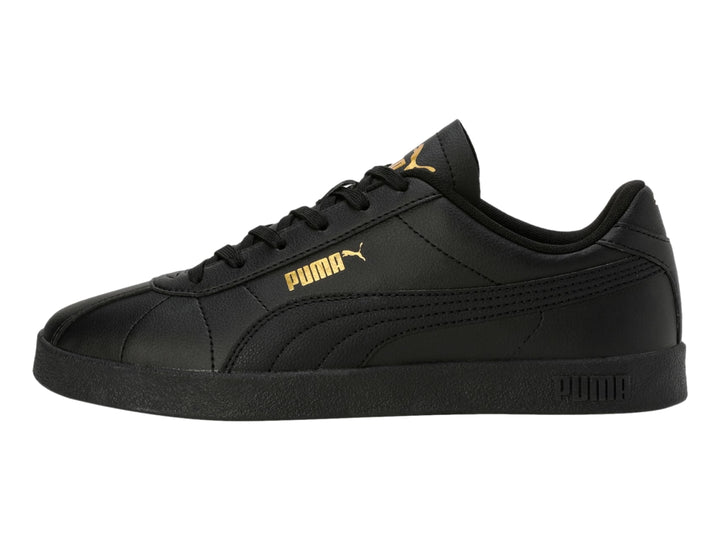 Tenis PUMA Club II SL en color negro total con detalles dorados mínimos, vista lateral.