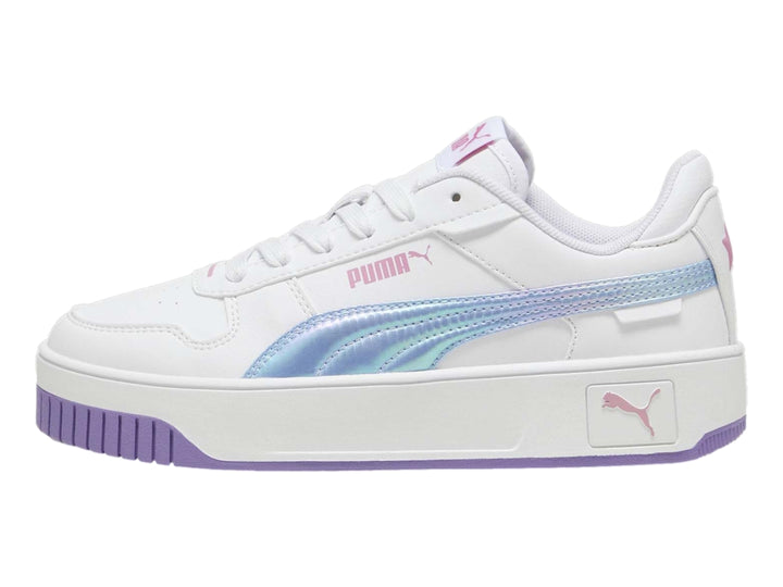 Tenis PUMA blancos con suela de plataforma lavanda y franja lateral iridiscente.