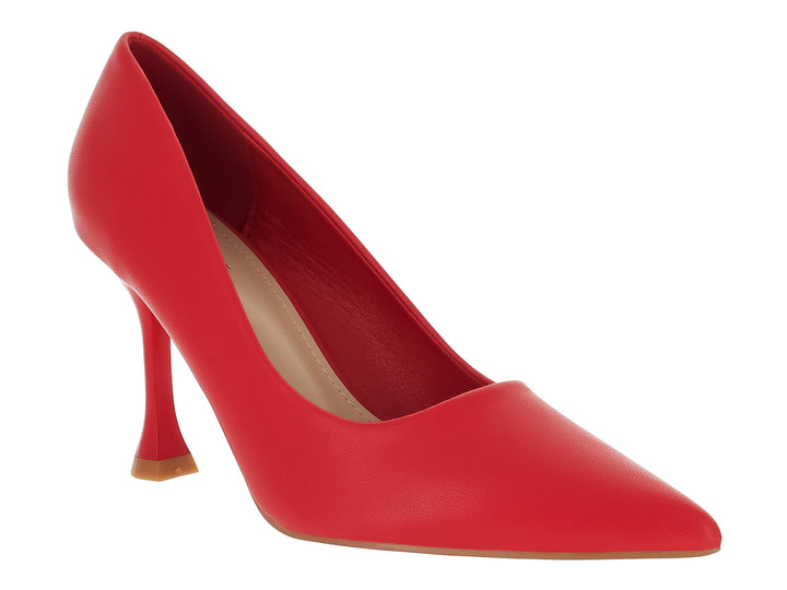 Zapato de tacón alto color rojo con punta fina y tacón acampanado.