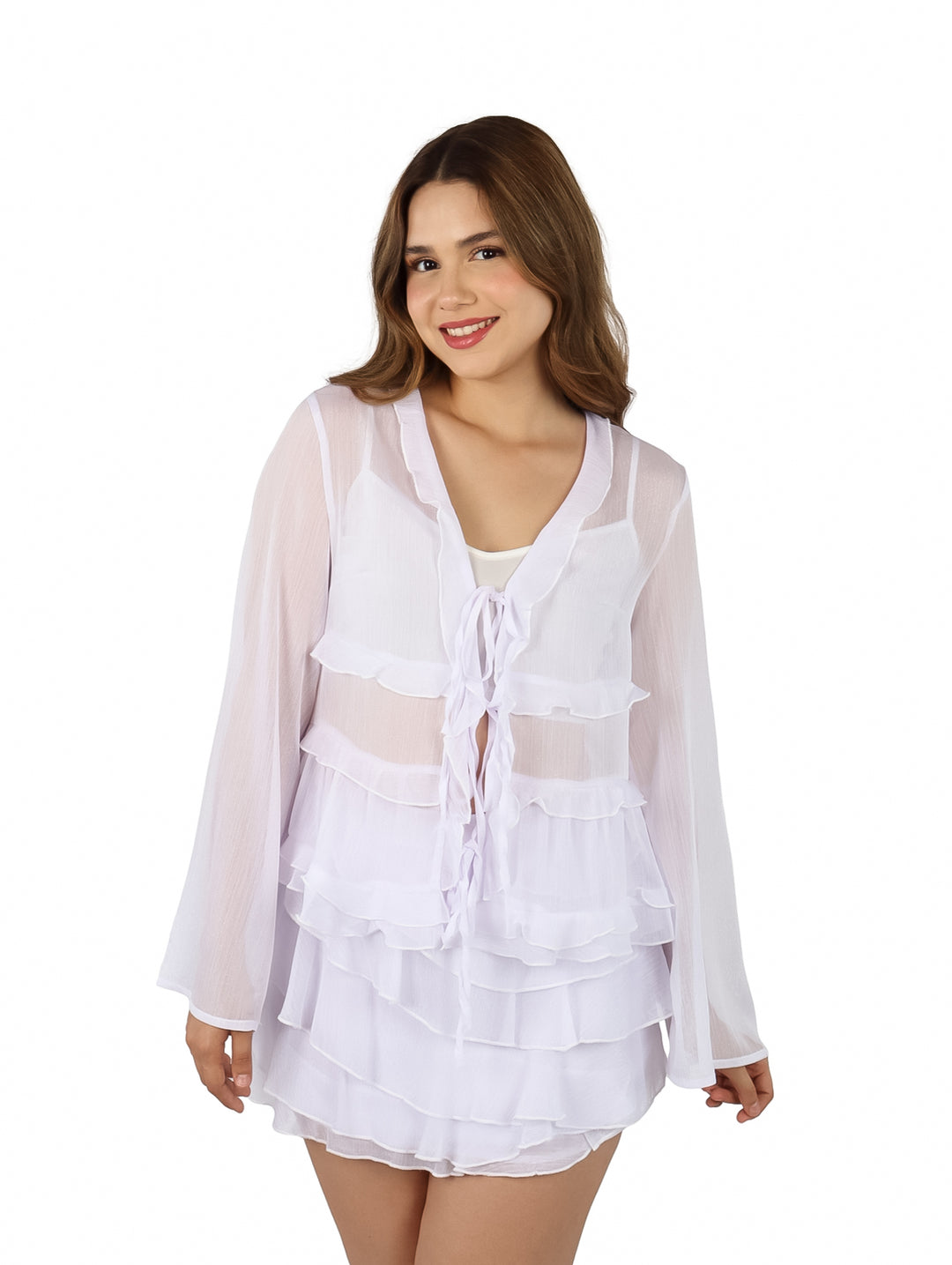 Blusa de maternidad color ivory en organza con mangas largas, volantes y cierre de lazo frontal.