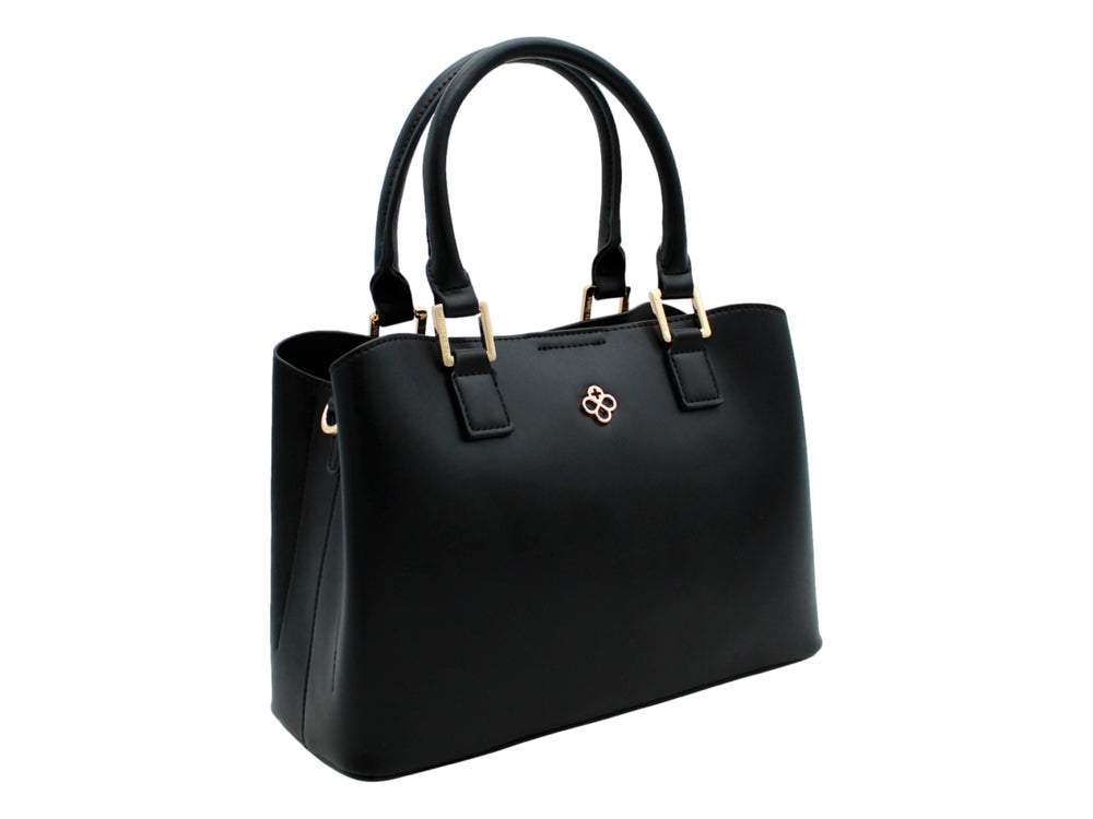 Bolso de mano color negro con herrajes dorados y correa ajustable.
