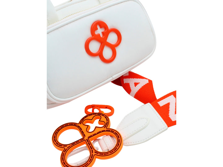 Bolso blanco de Jaime Ibiza con asas y logotipo rojo frontal.