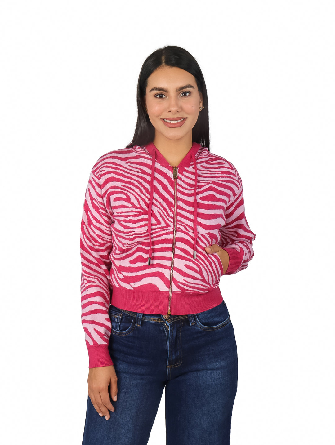 Sudadera con capucha y cierre frontal en color rosa fucsia con estampado de cebra blanco.