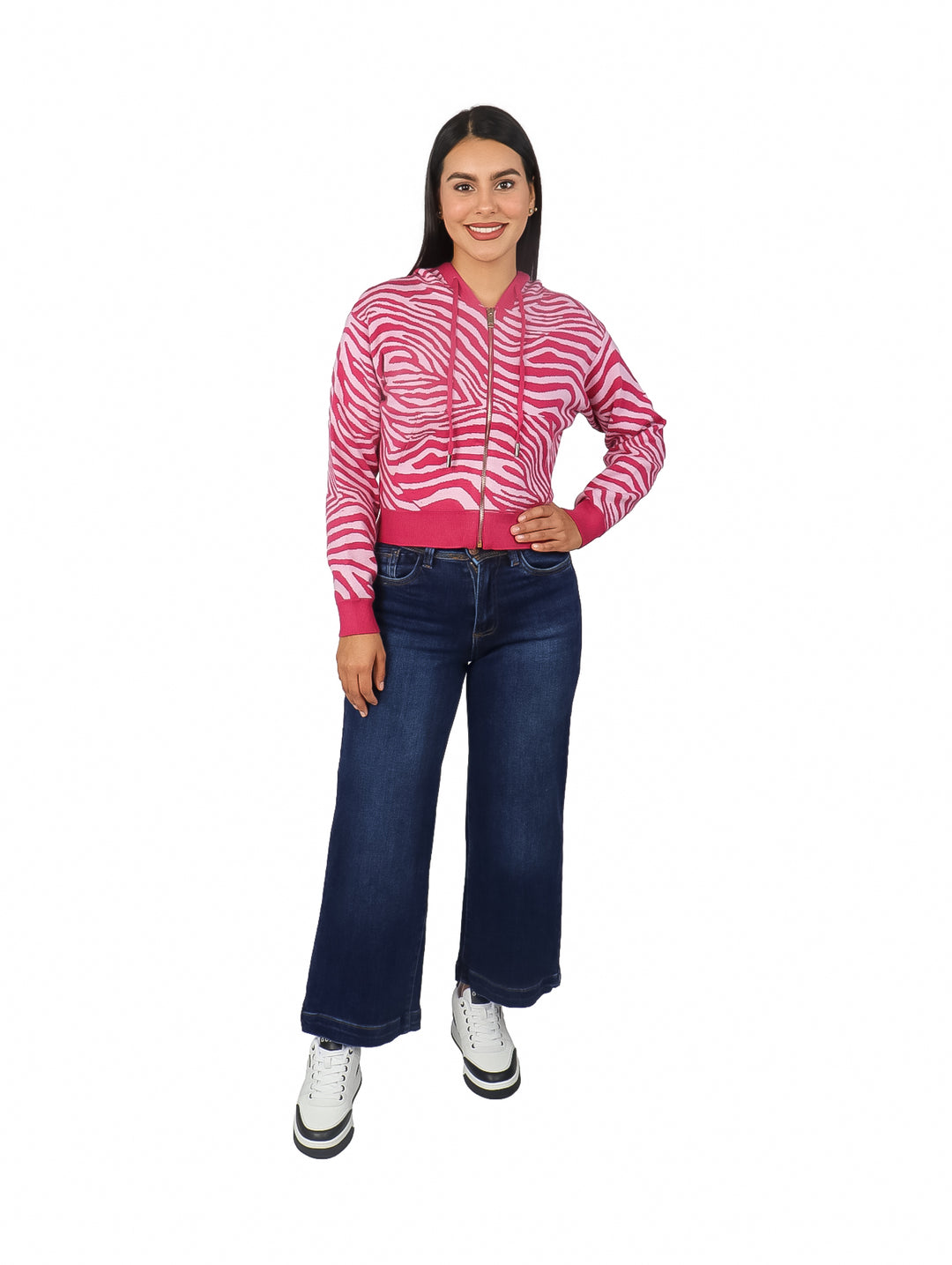 Sudadera con capucha y cierre frontal en color rosa fucsia con estampado de cebra blanco.