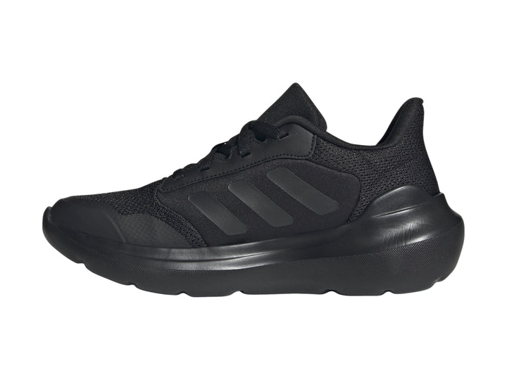 Tenis deportivos Adidas Tensaur Run 3.0 J en color negro total para niños.