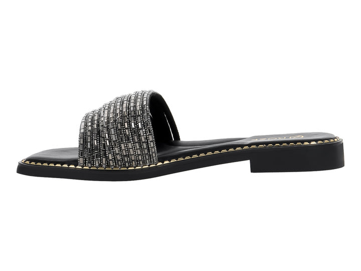 Sandalia negra para mujer con tira ancha adornada con cristales brillantes.