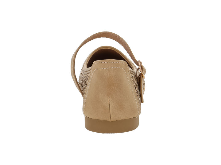 Zapato plano color dorado para niña con diseño perforado, detalles brillantes y correa con hebilla.