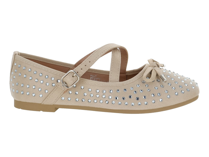 Zapato plano color off-white con brillantes, moño y correa con hebilla.