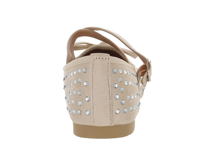 Zapato plano color off-white con brillantes, moño y correa con hebilla.