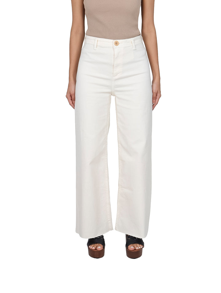 Pantalones mom jeans color beige de pierna ancha y talle alto.