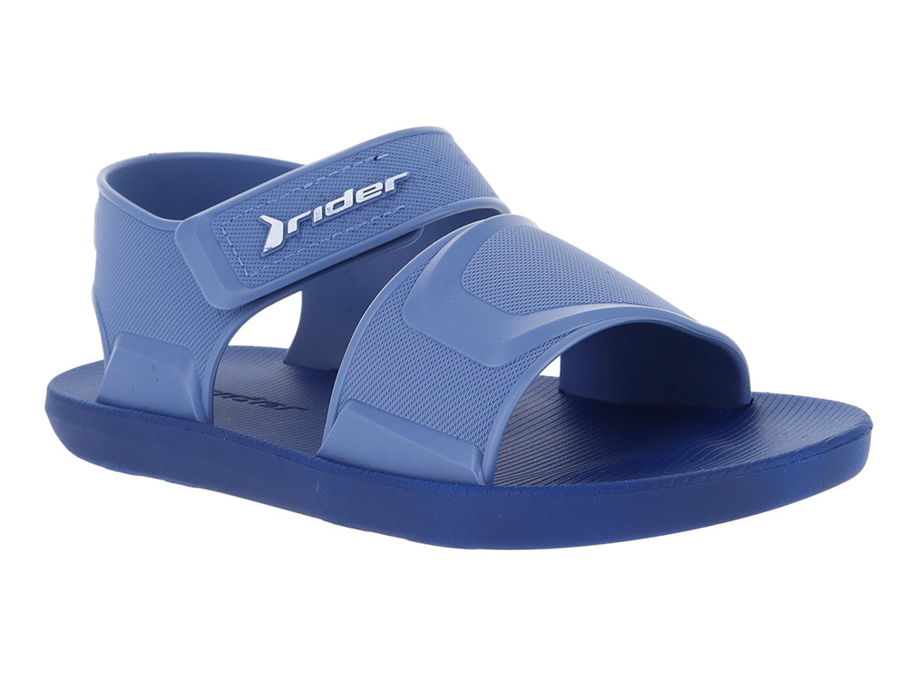 Sandalia infantil Rider de color azul con correas ajustables y suela plana.