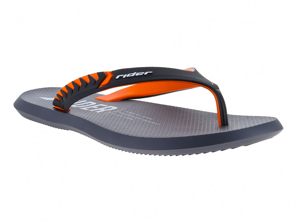Sandalias Rider R1 Prime Thong en color gris oscuro con acentos en naranja.