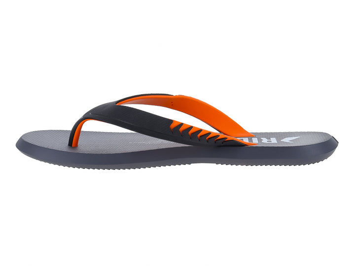 Sandalias Rider R1 Prime Thong en color gris oscuro con acentos en naranja.