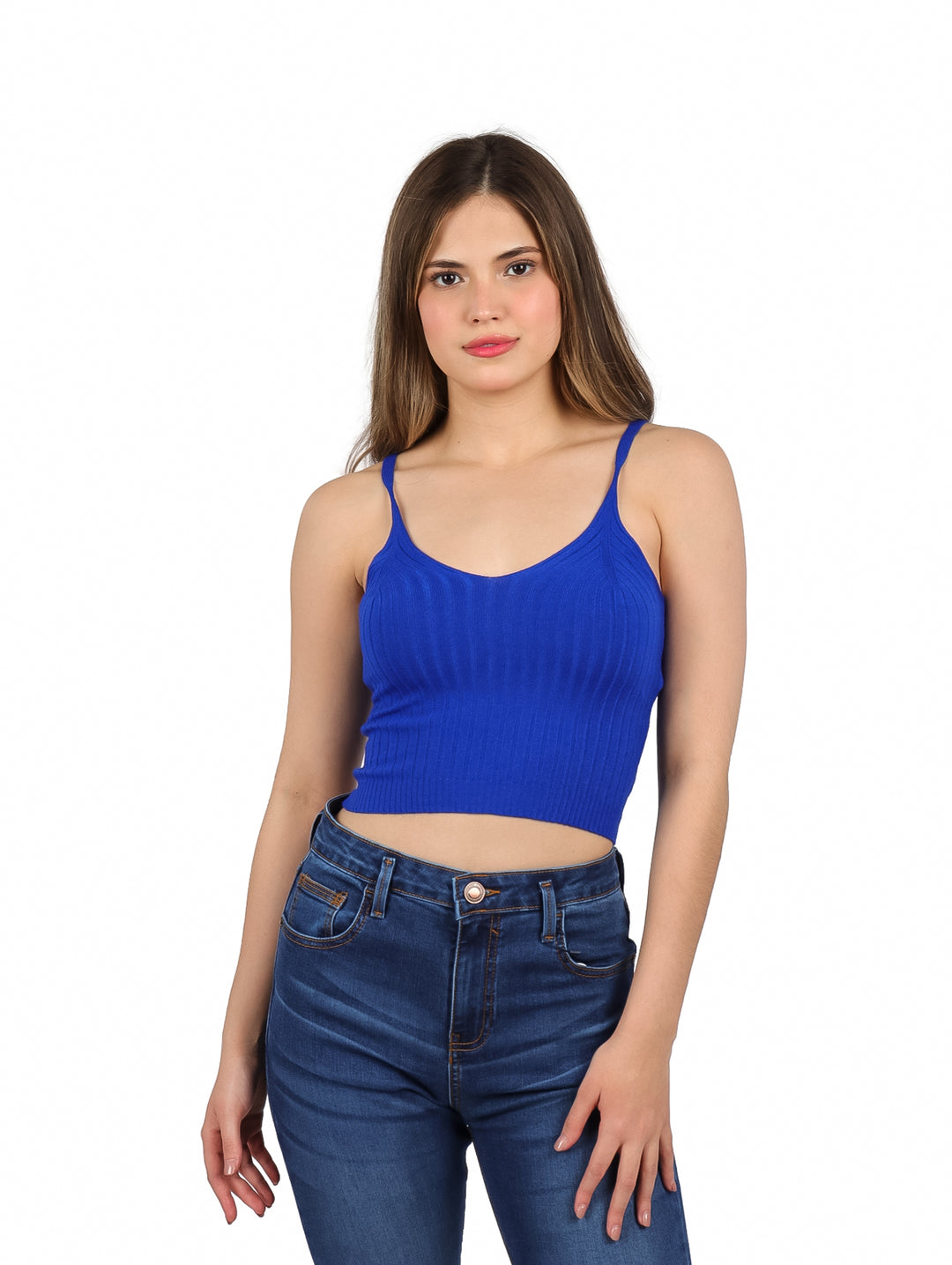 Blusa corta color azul royal con tirantes delgados y textura acanalada.