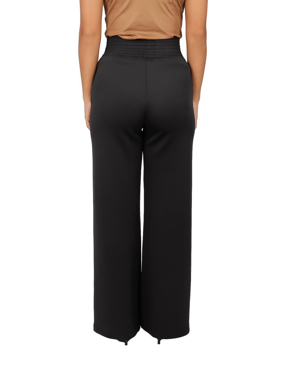 Pantalón ancho de color negro con cintura elástica alta y corte fluido.