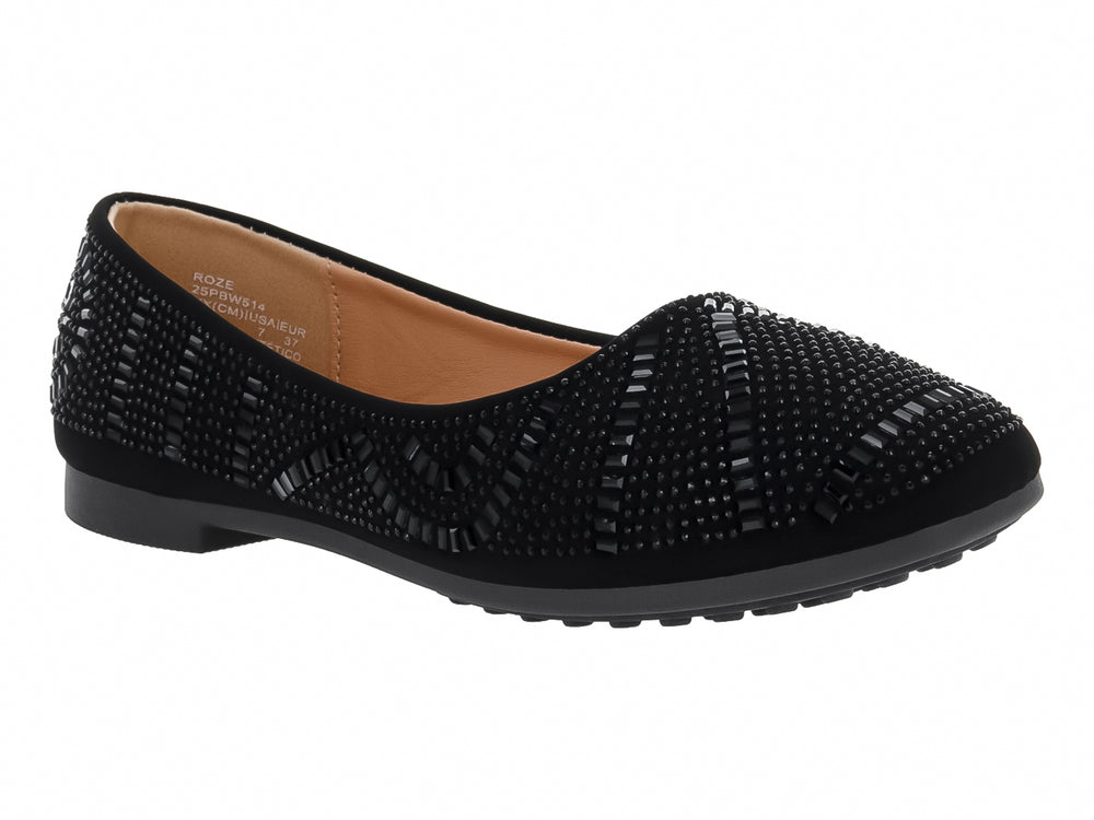 Zapato plano tipo balerina color negro con detalles de pequeños estoperoles brillantes.