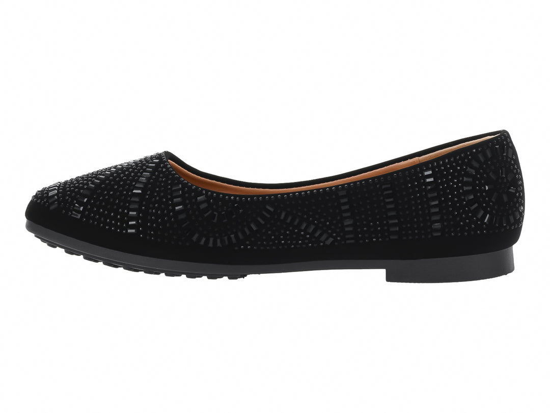 Zapato plano tipo balerina color negro con detalles de pequeños estoperoles brillantes.