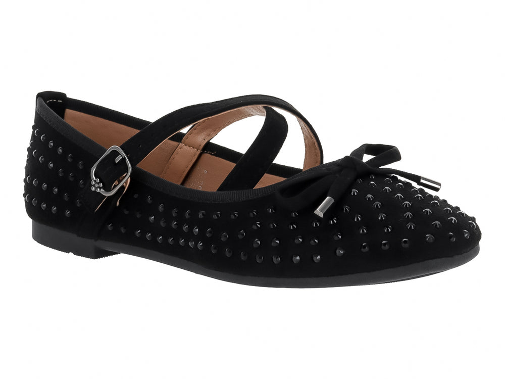 Zapato plano negro sintético para niña con correa, hebilla plateada, moño y detalles de tachuelas brillantes.