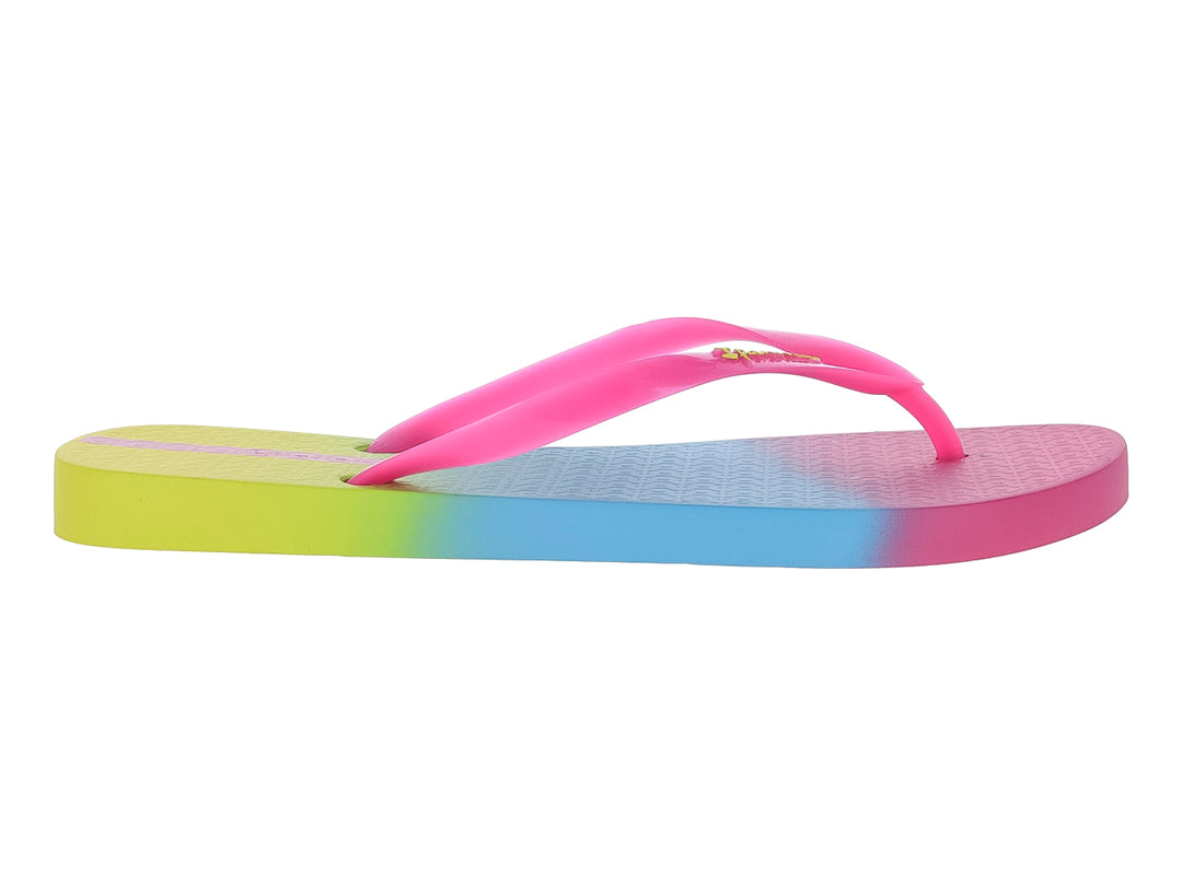 Sandalias Ipanema con diseño degradado en colores verde, azul y rosa.